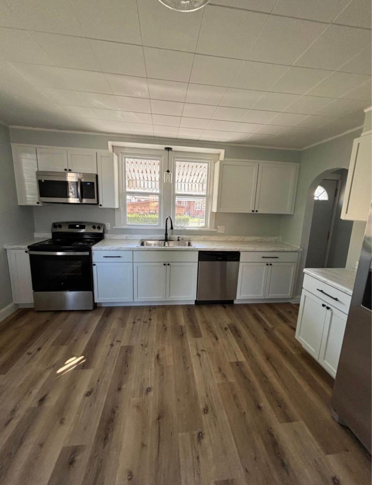 $179,900 | Beds: 3 | Baths: 1 | SQFT: 3016 | City: Highland