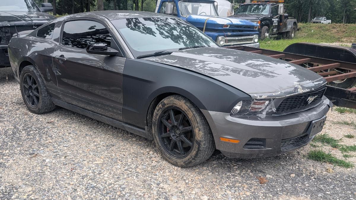 2011 Ford Mustang, auto, V6, 165k - Autos > Collector Cars