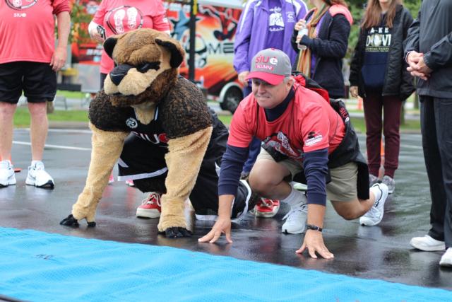 Ready... set... go! Chancellor Randy Pembrook and Eddie the Cougar pose for a photo at the starting line. 