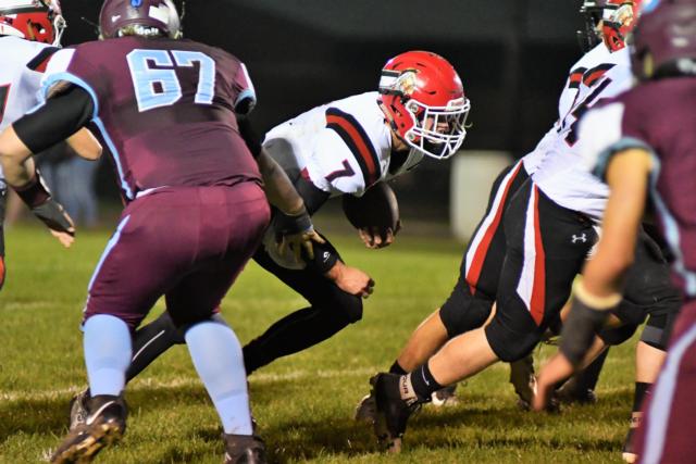 Ty Bick rambles with the ball on the ground. (Photo by Bonnie Snyders)