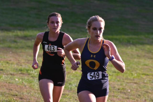 Lori Cashdollar (left) races to finish.