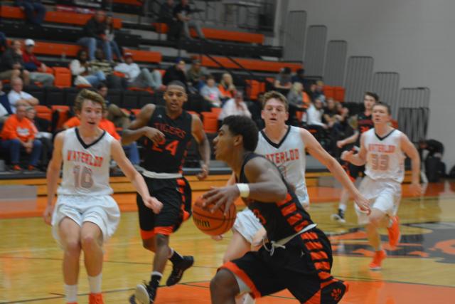 Mark Smith was a catalyst for Edwardsville's offense against Waterloo with several passes that resulted in baskets and a 14-point contribution. (Photo by Dan Brannan)
