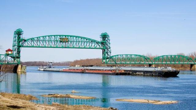 The Joe Page Bridge carrying Illinois Route16/100 across the Illinois River in Hardin.