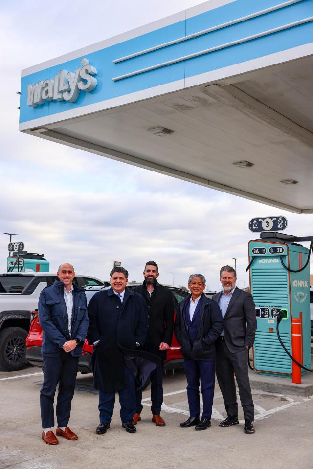 Governor Pritzker at Wally&rsquo;s in Pontiac.