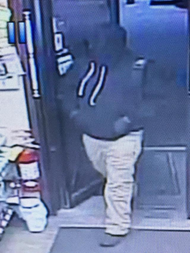 South Roxana Police Man robs Casey's at gunpoint early Friday morning