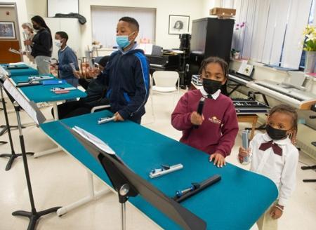 Students practice “Sleigh Ride” on the chimes under the direction of Pembrook. Shown from left to right are: Pembrook, Mitchell, D.J. Lee, Aunya King, Kacien Fields, Greyson Coates and Meadow Coates. Stretching in the background is Karenza Cox.