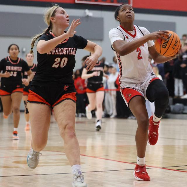 Ja'Kayla Steen goes up for a layup on Thursday, December 11, against the Edwardsville Tigers. (Photos by Brad Piros)