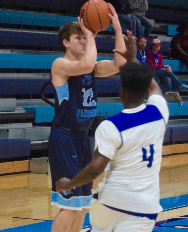 Jerey's Blake Whittman shoots over Cahokia's Shamon Hudson in the final game of the Jerseyville Mid-Winter Tournament.