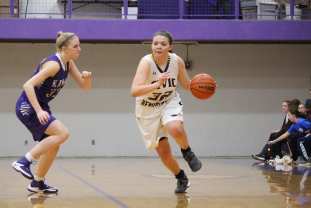 Alaira Tyus makes her way down the court.