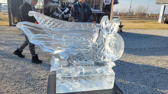 Eagle Fest Ice Carving. Photo courtesy of Great Rivers & Routes Tourism Bureau of Southwest Illinois.