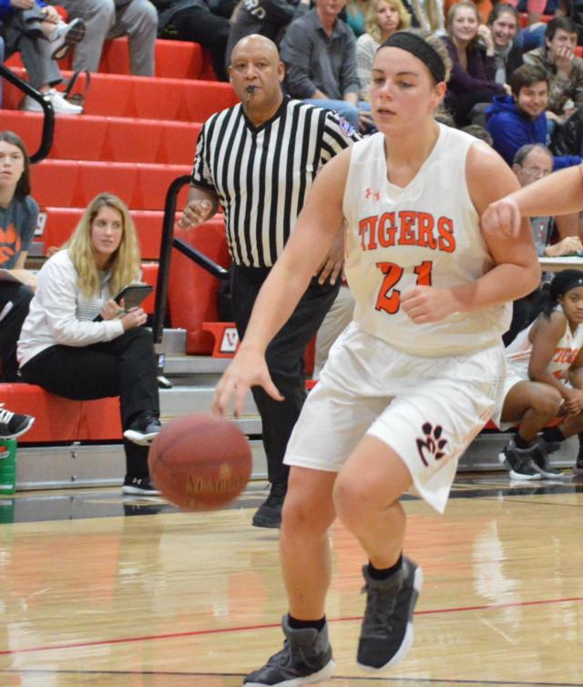 Rachel Pranger poured in 18 points to help push Edwardsville to the Visitation Tourney final on Wednesday night.