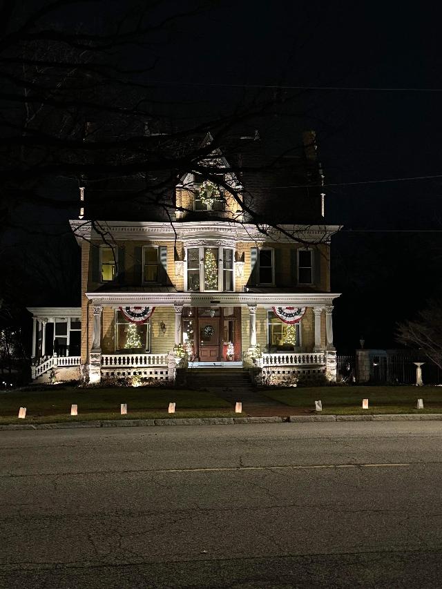 Middletown Neighborhood Lights Up the Night with Christmas Eve Luminary