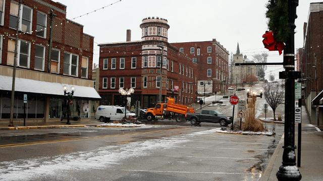 Alton Is Hit With Light Snowfall Overnight, Wood River Streets Clear