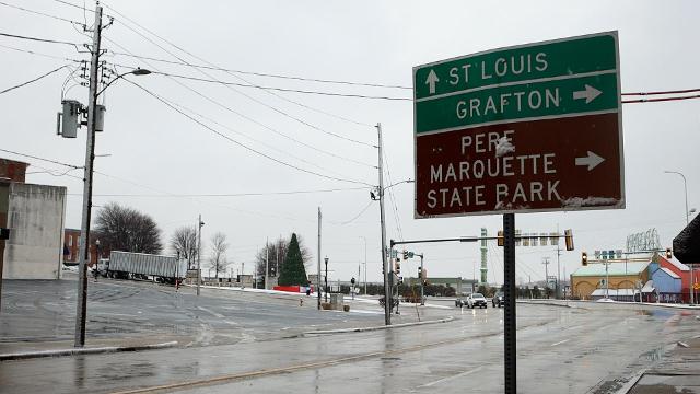 Alton Is Hit With Light Snowfall Overnight, Wood River Streets Clear