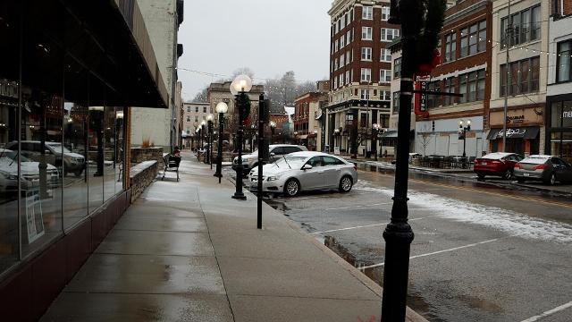 Alton Is Hit With Light Snowfall Overnight, Wood River Streets Clear
