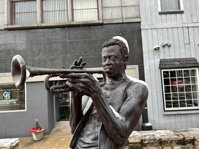 Alton Is Hit With Light Snowfall Overnight, Wood River Streets Clear