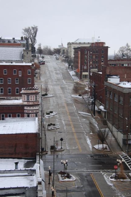 Alton Is Hit With Light Snowfall Overnight, Wood River Streets Clear