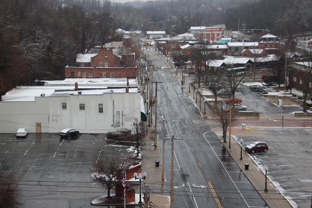 Alton Is Hit With Light Snowfall Overnight, Wood River Streets Clear