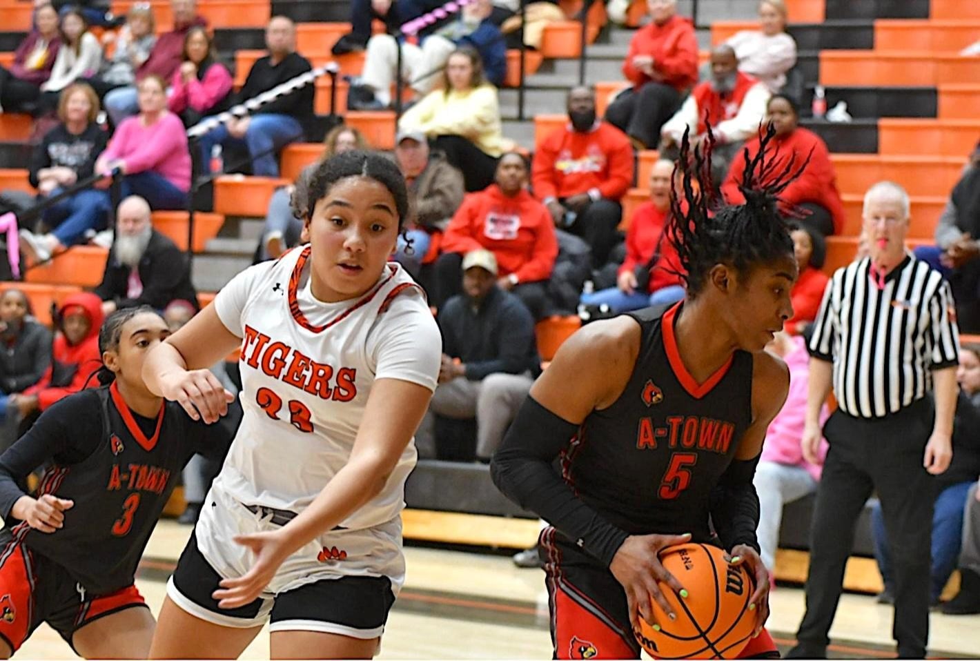 Kaylea Lacey poured in 15 points for Alton on Thursday night. (Photos by Dan Brannan)