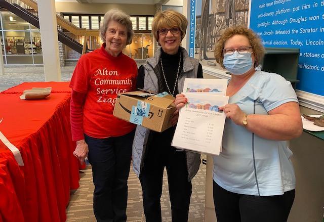 Alton Community Service League Gift Wrapping at the Alton Mall.