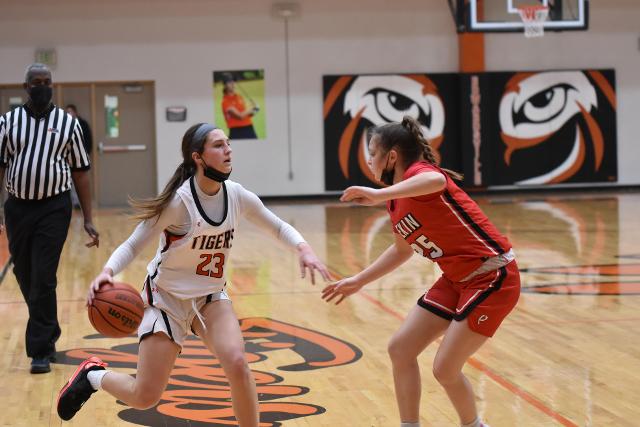 Macy Silvey again guided Edwardsville's offense in a rout of Pekin on Tuesday. Silvey scored 12 points in the game. (Photo by Dan Brannan)