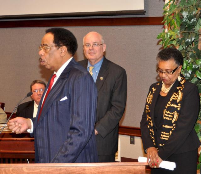 Bobby Collins Sr. accepts his award.