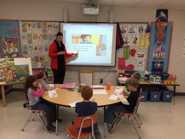 Mrs. Holly Hampton teaching in her reading classroom. 