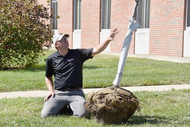 Nick McKorkle, Blackburn College Grounds Supervisor, leads a tree education and planting session for alumni and community members during Homecoming 2021 / Blackburn College