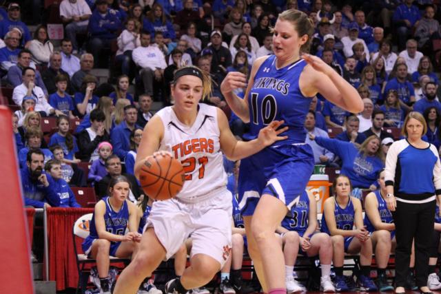 Rachel Pranger attempts to get around Geneva's Grace Loberg.
