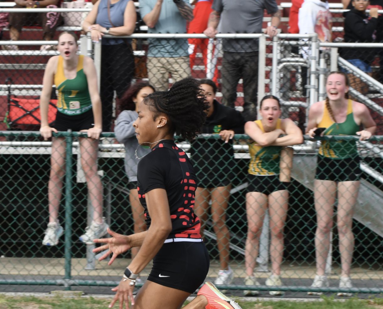 Rayna Raglin as the crowd cheers her on. 