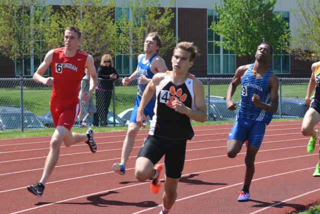 Edwardsville's Franky Romano leads a pack of runners on Saturday. (Photo by Dan Brannan)