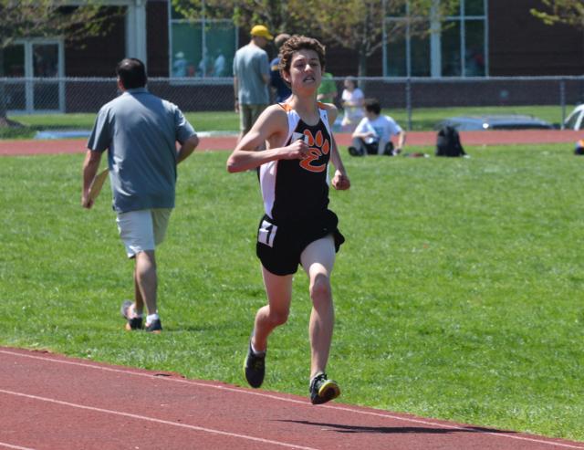 Max Hartmann bolts to a triumph for Edwardsville in the Winston Brown Invitational. (Photo by Dan Brannan)