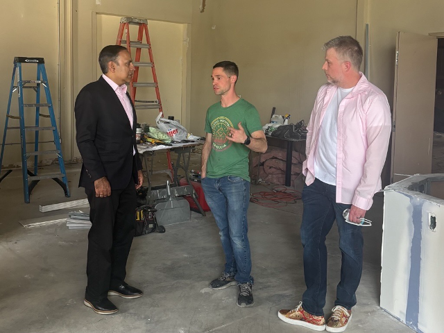 Congressman Krishnamoorthi at Mountain Cloud Kombucha Brewing in Urbana.
