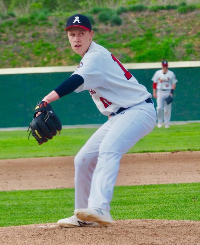 Wesley Laaker throws a pitch.