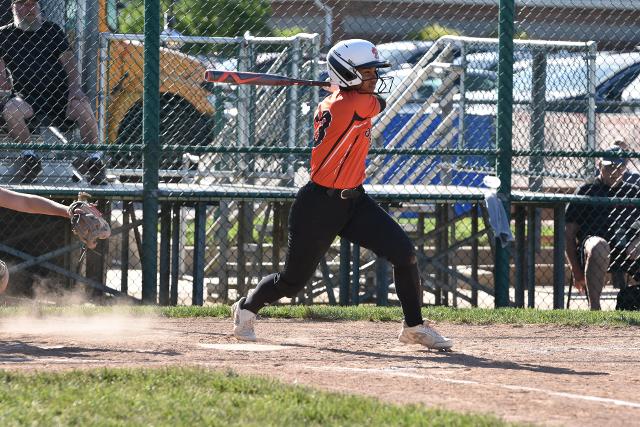 Edwardsville Jumps Out To 10 0 Lead After Four Innings Defeats Jersey 