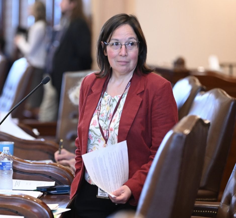 Sen. Cristina Castro.