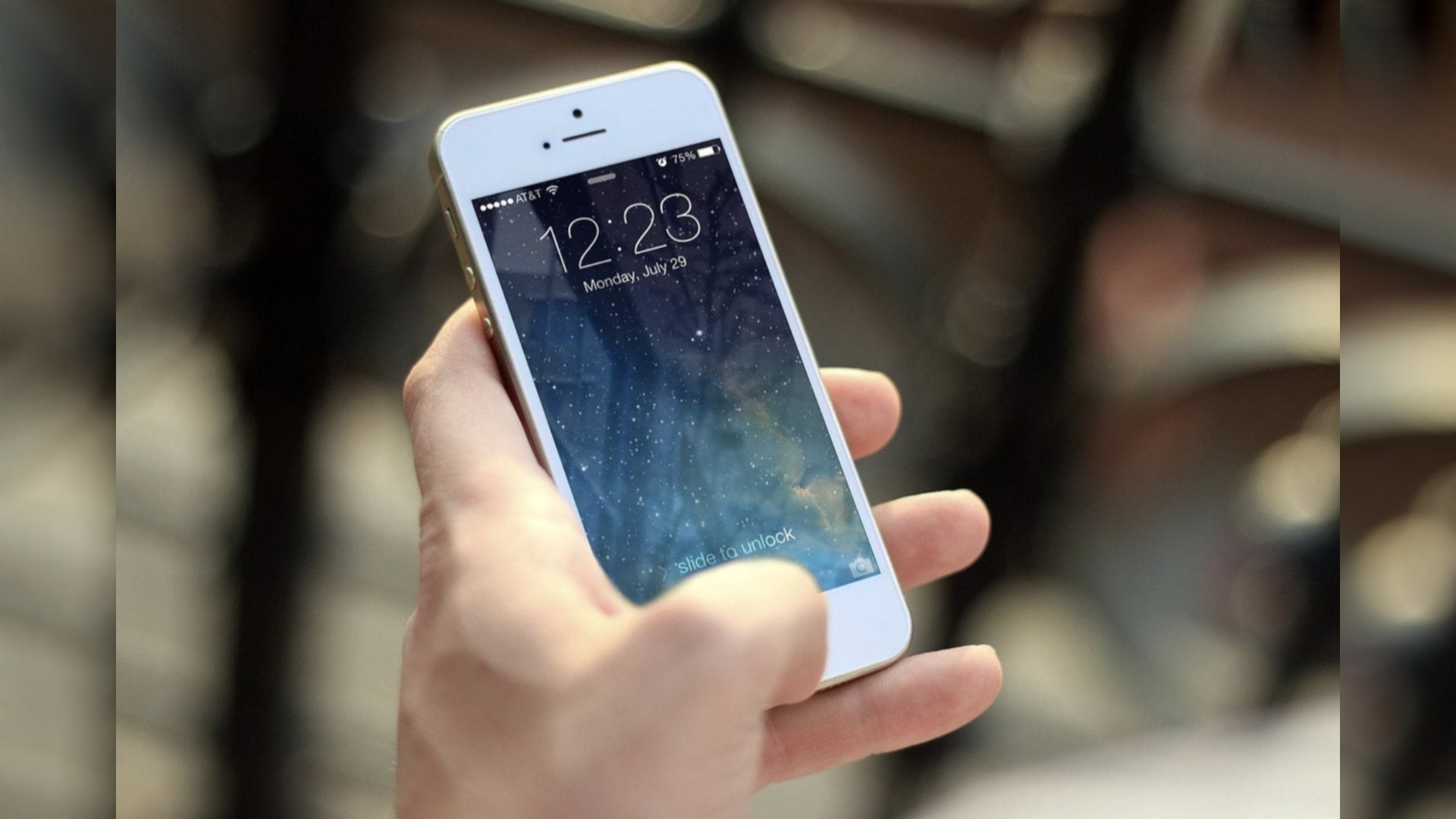 Pritzker Praises Passage of Illinois School Cellphone Ban