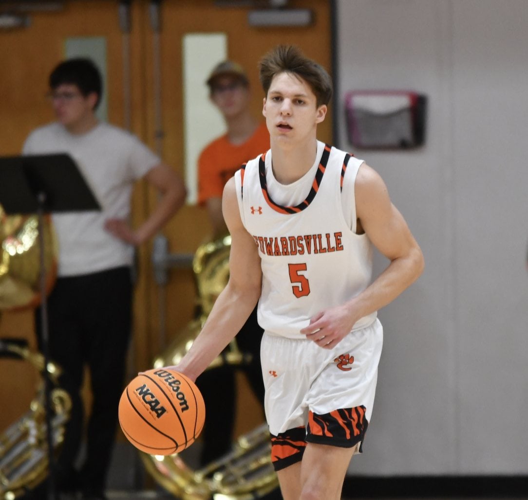 Rowan Weller of the Edwardsville Tigers. He will be a senior on the Edwardsville squad in 2026-2027 season.