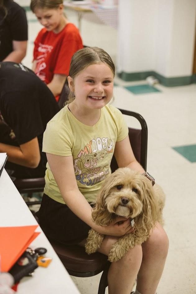 Isla Stelmach (Annie) and Finn (Sandy). Photos by Owen Pye Media.