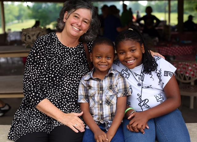 Join Hands ESL Executive Director Sheila Burton brought Jailah, 10, and Jaukese, 5, to the golf tournament to meet participants. The children, their siblings, and their mother all participate in Join Hands programming.