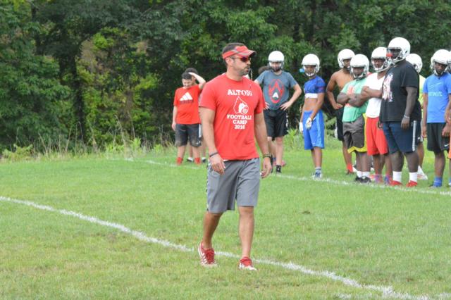 Alton High School head football coach Eric Dickerson leads his team in practice. (Photo by Brent Feeney)