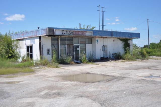 An old gas station in Marine.