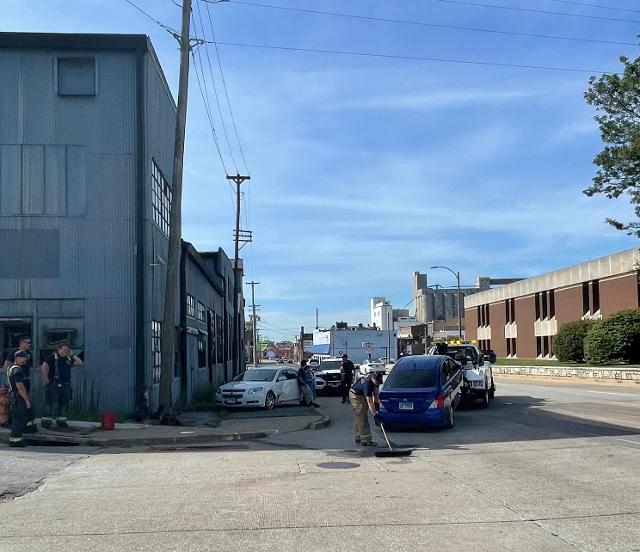 Cars Collide, One Strikes, Breaks Off Pole On Sixth and Piasa In Alton