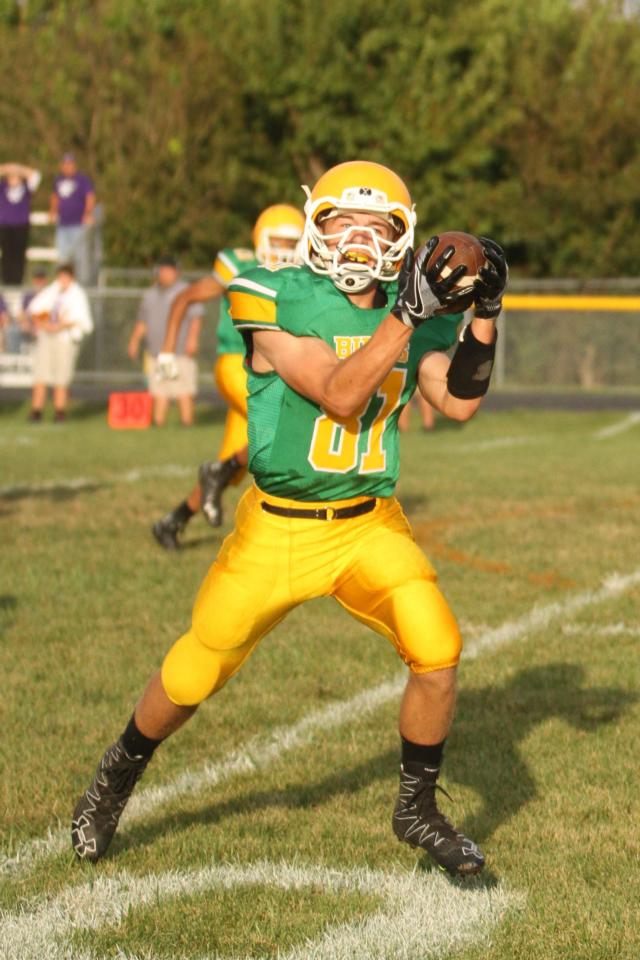 Michael Nolte grabs a catch for Southwestern. (Photo by Leslie Manula))