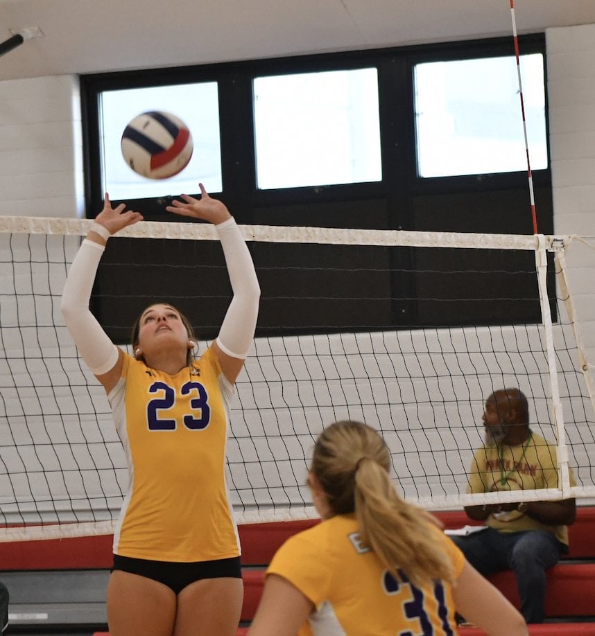 CM's Adisyn Paslay with a set.