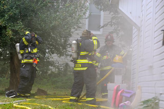 Alton battle a haze that surrounded a blaze on Sixth Street late Friday morning.