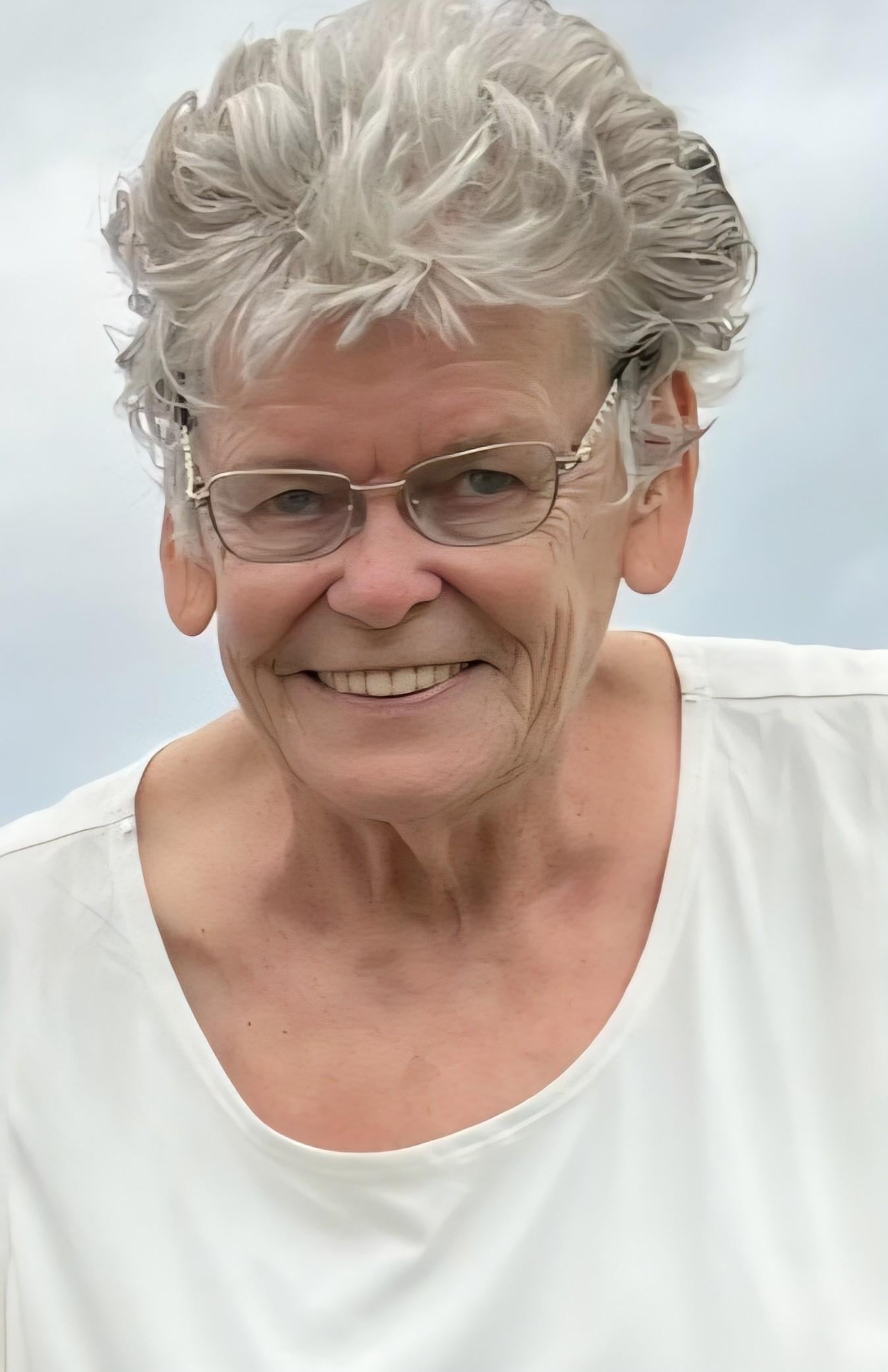Dixie Lamparter