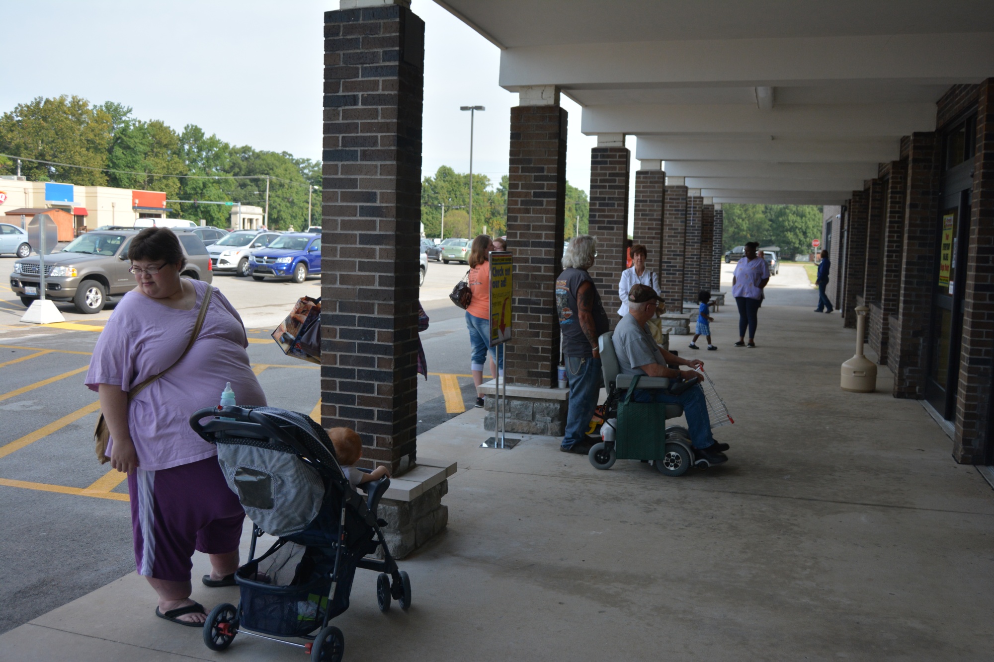 MAKING HISTORY Ruler Foods opens doors, brings Kroger brand back to Godfrey area