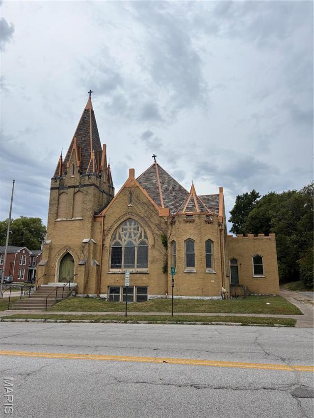 600 Henry Street, Alton | IL 62002 - MLS # 25064973 | RiverBender.com